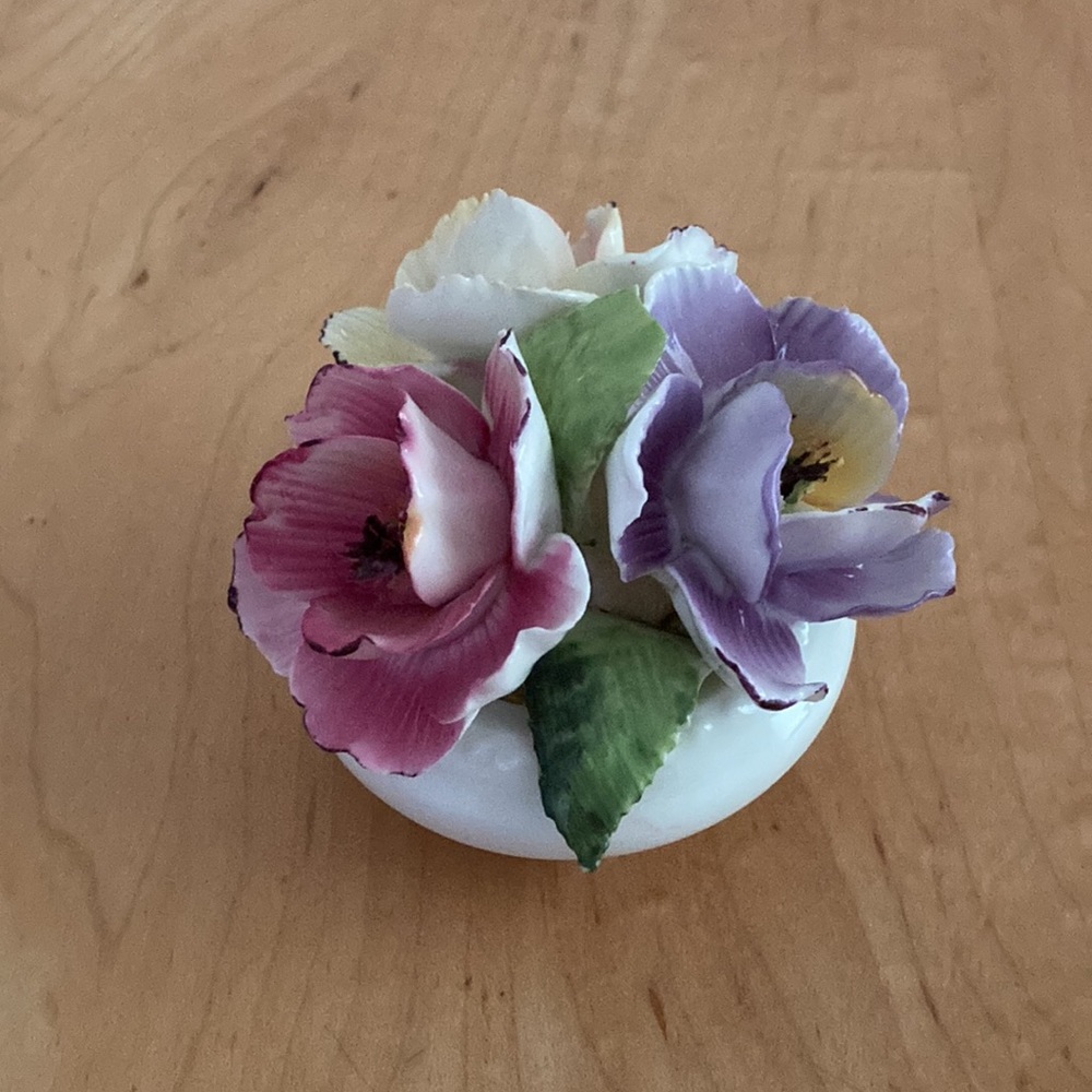 Vintage, Bone China, Floral Bouquet - Picture 2 of 4